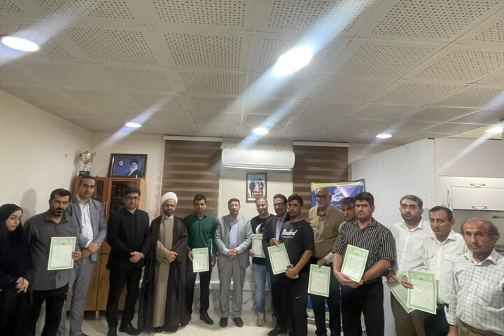 ۴۰ سند تک‌برگی تبدیلی در شهرستان دشتی اهدا شد