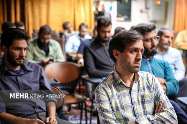 «واحدی» جبهه فرهنگی انقلاب را زنده نگه داشت؛ «فرهنگ» از سیاست جدا نیست