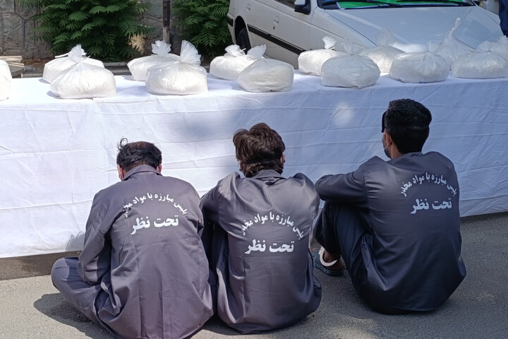 کشف ۳۹۰ کیلوگرم شیشه از یک باند قاچاق مواد مخدر در البرز