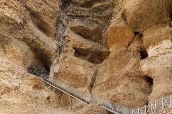 زندی: بیش از ۹۰ غار در کردستان شناسایی شده است