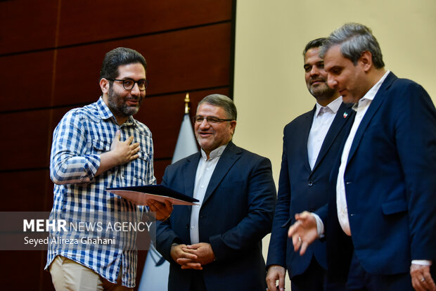 برگزاری مراسم رونمایی از مستند «رد هویت» در سازمان پزشکی قانونی 16 مراسم رونمایی از مستند «رد هویت»
