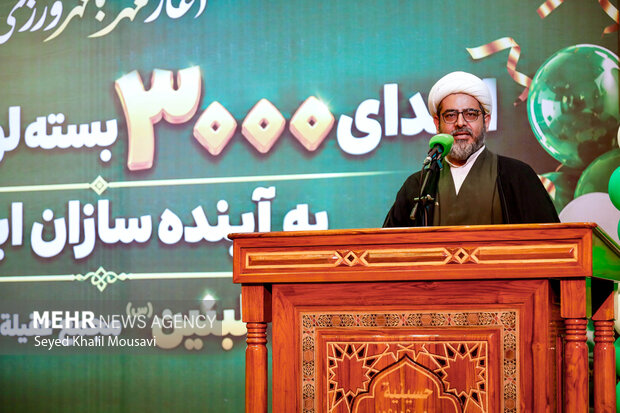 مراسم اهدای لوازم التحریر به <a href='https://sayeb.ir/tag/%d8%af%d8%a7%d9%86%d8%b4-%d8%a2%d9%85%d9%88%d8%b2%d8%a7%d9%86'></div>دانش آموزان</a> در <a href='https://sayeb.ir/tag/%d8%a7%d9%87%d9%88%d8%a7%d8%b2'>اهواز</a>