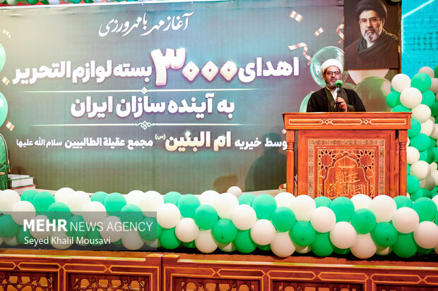 مراسم اهدای لوازم التحریر به <a href='https://sayeb.ir/tag/%d8%af%d8%a7%d9%86%d8%b4-%d8%a2%d9%85%d9%88%d8%b2%d8%a7%d9%86'></div>دانش آموزان</a> در <a href='https://sayeb.ir/tag/%d8%a7%d9%87%d9%88%d8%a7%d8%b2'>اهواز</a>