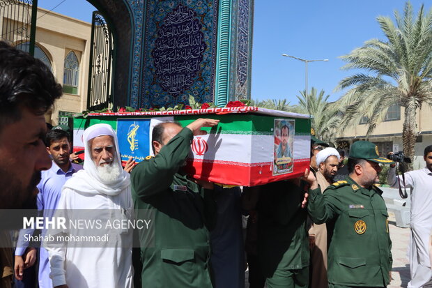 تشییع پاسدار اهل سنت شهید مسلم فاضلی در سراوان