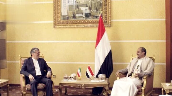 سفير إيران في صنعاء ينقل برقية تهنئة إلى نائب وزير الخارجية اليمني