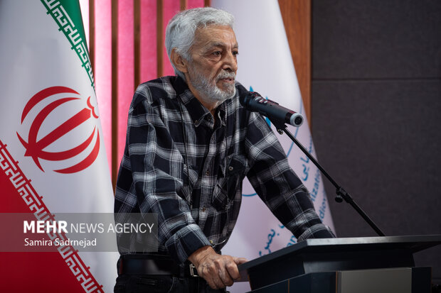 مراسم اهدای نشان درجه یک هنری به علیرضا داوودنژاد