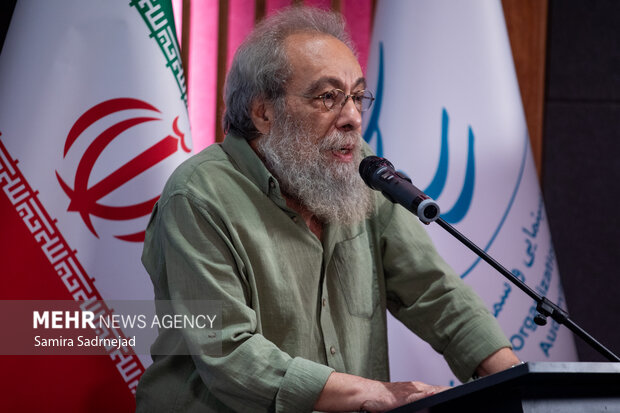 مراسم اهدای نشان درجه یک هنری به علیرضا داوودنژاد