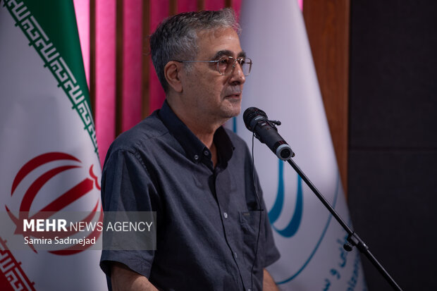 مراسم اهدای نشان درجه یک هنری به علیرضا داوودنژاد