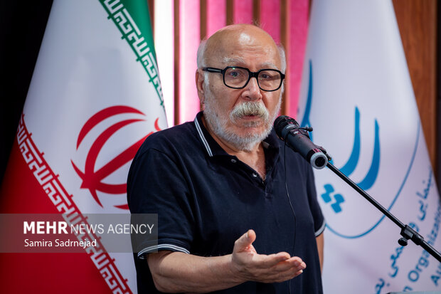 مراسم اهدای نشان درجه یک هنری به علیرضا داوودنژاد