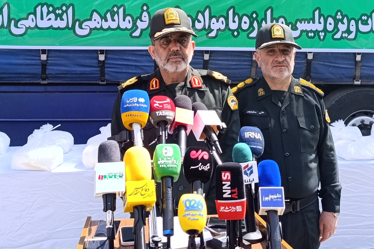کشف ۳۹۰ کیلوگرم شیشه از یک باند قاچاق مواد مخدر در البرز