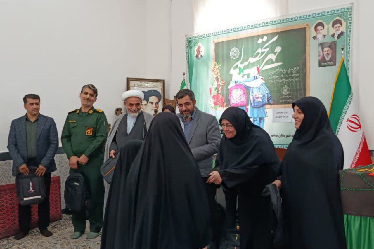 گزارش تحلیلی: ۲۰۰ بسته مهر تحصیلی بین دانش‌آموزان کم‌برخوردار خلیل‌شهر توزیع شد | مهر - کد e40a