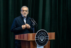 نشست صمیمی رئیس جمهور با بازنشستگان