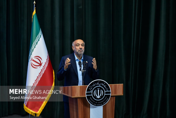 نشست صمیمی رئیس جمهور با بازنشستگان