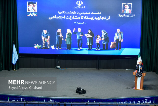 نشست صمیمی رئیس جمهور با بازنشستگان