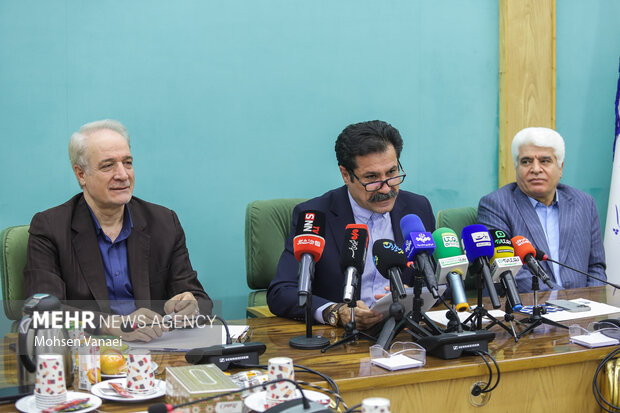 رونمایی از پوستر نمایشگاه توانمندی‌های روستایی و عشایری