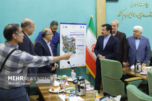 رونمایی از پوستر نمایشگاه توانمندیهای روستایی و عشایری