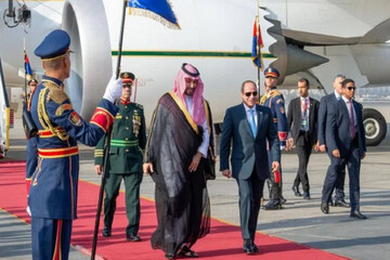 بن‌سلمان با استقبال السیسی وارد قاهره شد