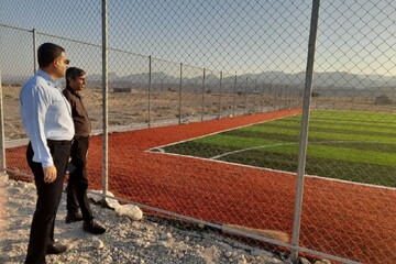 معاون فرماندار دشتی: زمین چمن روستای میانخره آماده بهره‌برداری است