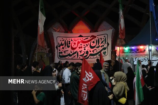 ۲۰۰ شب زیر پرچم ایستادگی؛ یک میدان و مردمی که همچنان ایستاده‌اند