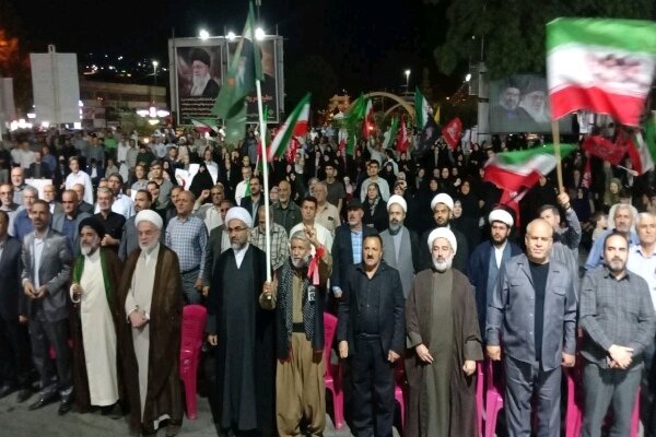 میدان آزادی سنندج قابی ماندگار از همدلی مردم در حمایت از نیروهای مسلح
