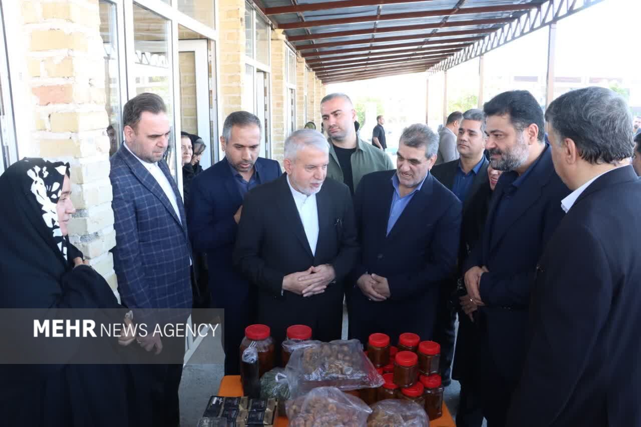 خبر صالحی امیری در مسیر حرم تا حرم؛ بازدید از بازارچه صنایع دستی آرادان – خبرگزاری مهر