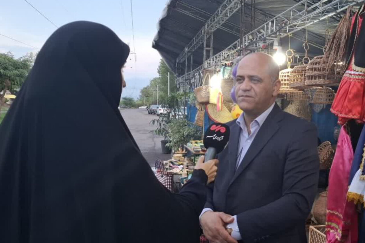 برپایی ۲۰ غرفه صنایع دستی و تولیدات بومی در پاسداشت هفته فرهنگی آستانه برپایی ۲۰ غرفه صنایع دستی و تولیدات بومی در پاسداشت هفته فرهنگی آستانه
