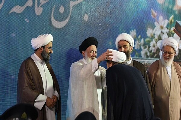 آئین عمامه گذاری طلاب در شب ولادت حضرت عبدالعظیم حسنی(ع)