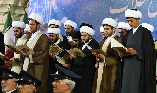 آئین عمامه گذاری طلاب در شب ولادت حضرت عبدالعظیم حسنی(ع)