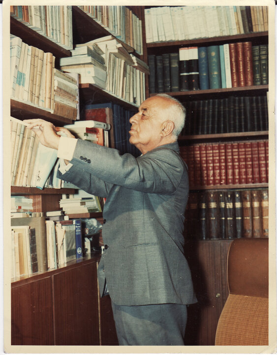 ما که اطفال این دبستانیم، همه از خاک پاک ایرانیم