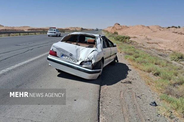 تصادف ۲ خودرو در اتوبان گرمسار به قم ۹ مصدوم برجا گذاشت