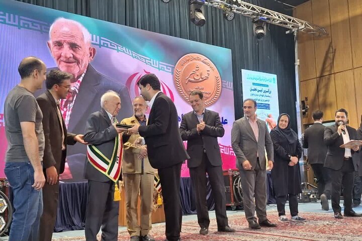 ۲۴۰ پیشکسوت و قهرمان ورزش قزوین تجلیل شدند