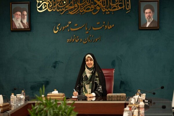 بهروز آذر: نباید زنان باحجاب و کمحجاب را مقابل یکدیگر قرار دهیم بهروز آذر: نباید زنان باحجاب و کمحجاب را مقابل یکدیگر قرار دهیم