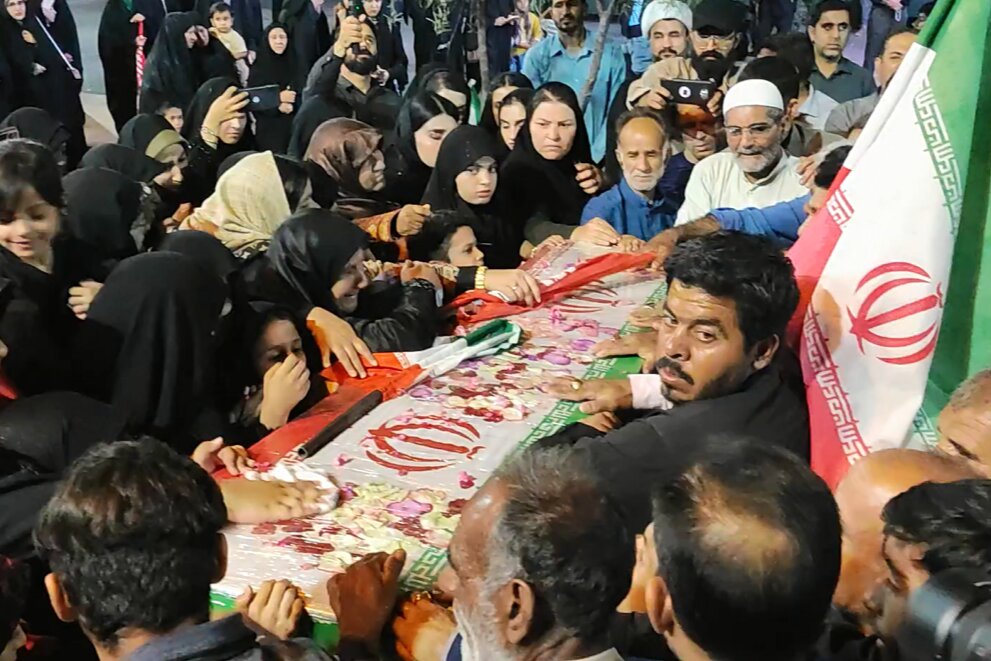 وداع باشکوه شیعیان زاهدان با «عالم اهل سنت» شهید محمدیوسف گرگیج