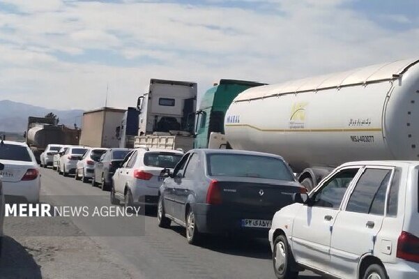 گزارش ویژه: افزایش تردد در محورهای هرمزگان همزمان با پایان تعطیلات تابستانی | مهر - کد 467e
