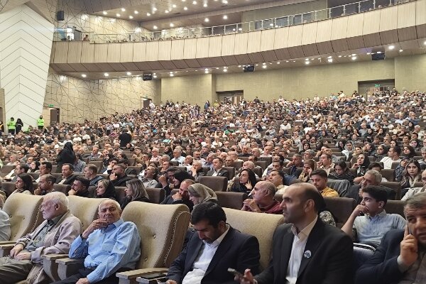 سنگ تمام مردم تبریز در استقبال از گنگره ماکالو