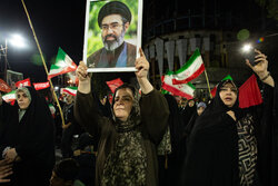 مهدی رسولی:  ملت ایران تارسیدن به قله آرمان های خود در صحنه حضور دارد