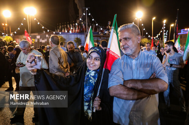 دویستمین شب <a href='https://sayeb.ir/tag/%d8%a7%d8%ac%d8%aa%d9%85%d8%a7%d8%b9-%d9%85%d8%b1%d8%af%d9%85%db%8c'></div>اجتماع مردمی</a> در <a href='https://sayeb.ir/tag/%d9%85%db%8c%d8%af%d8%a7%d9%86-%d8%a7%d9%86%d9%82%d9%84%d8%a7%d8%a8'>میدان انقلاب</a> <a href='https://sayeb.ir/tag/%d8%aa%d9%87%d8%b1%d8%a7%d9%86'>تهران</a>