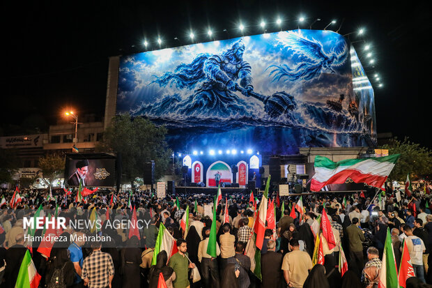 دویستمین شب اجتماع مردمی در میدان انقلاب تهران