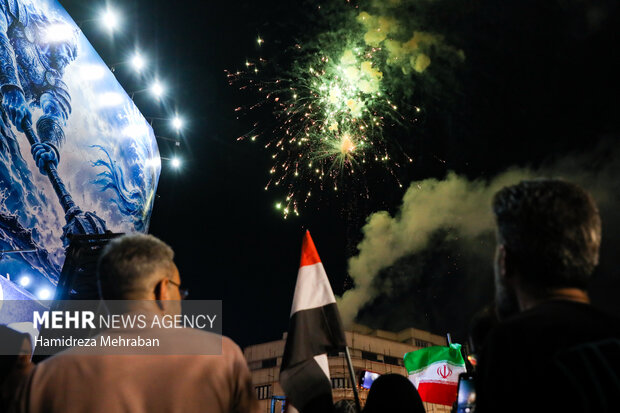 دویستمین شب اجتماع مردمی در میدان انقلاب تهران