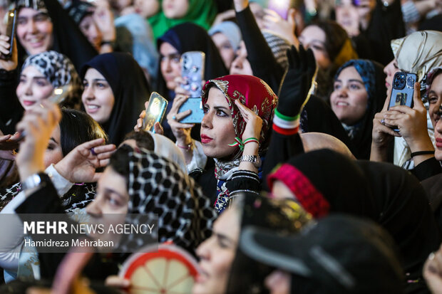 دویستمین شب <a href='https://sayeb.ir/tag/%d8%a7%d8%ac%d8%aa%d9%85%d8%a7%d8%b9-%d9%85%d8%b1%d8%af%d9%85%db%8c'></div>اجتماع مردمی</a> در <a href='https://sayeb.ir/tag/%d9%85%db%8c%d8%af%d8%a7%d9%86-%d8%a7%d9%86%d9%82%d9%84%d8%a7%d8%a8'>میدان انقلاب</a> <a href='https://sayeb.ir/tag/%d8%aa%d9%87%d8%b1%d8%a7%d9%86'>تهران</a>