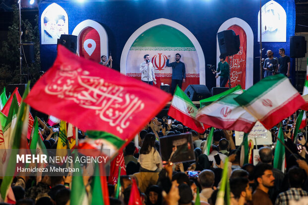دویستمین شب اجتماع مردمی در میدان انقلاب تهران