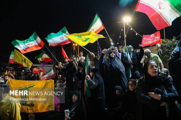 دویستمین شب اجتماع مردمی در میدان انقلاب تهران