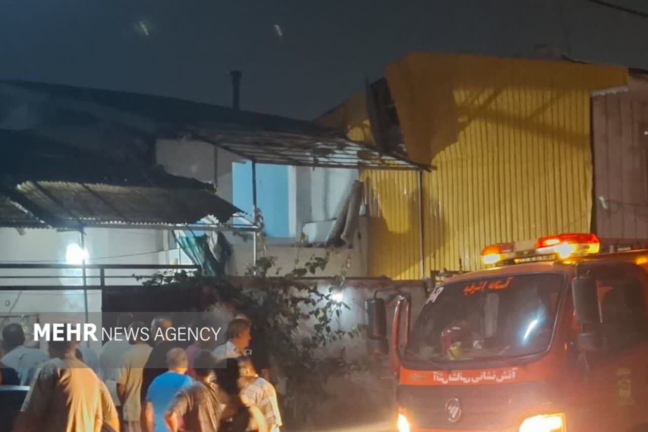 انفجار منزل مسکونی در آستانه؛ آتشنشانان به محل حادثه اعزام شدند انفجار منزل مسکونی در آستانه؛ آتشنشانان به محل حادثه اعزام شدند
