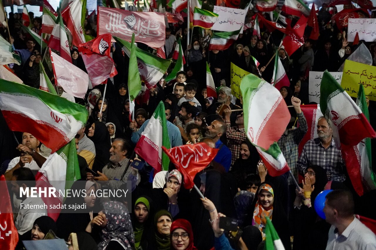 حجت الاسلام حسینی: ملت ایران تا رسیدن به پیروزی نهایی در صحنه هستند