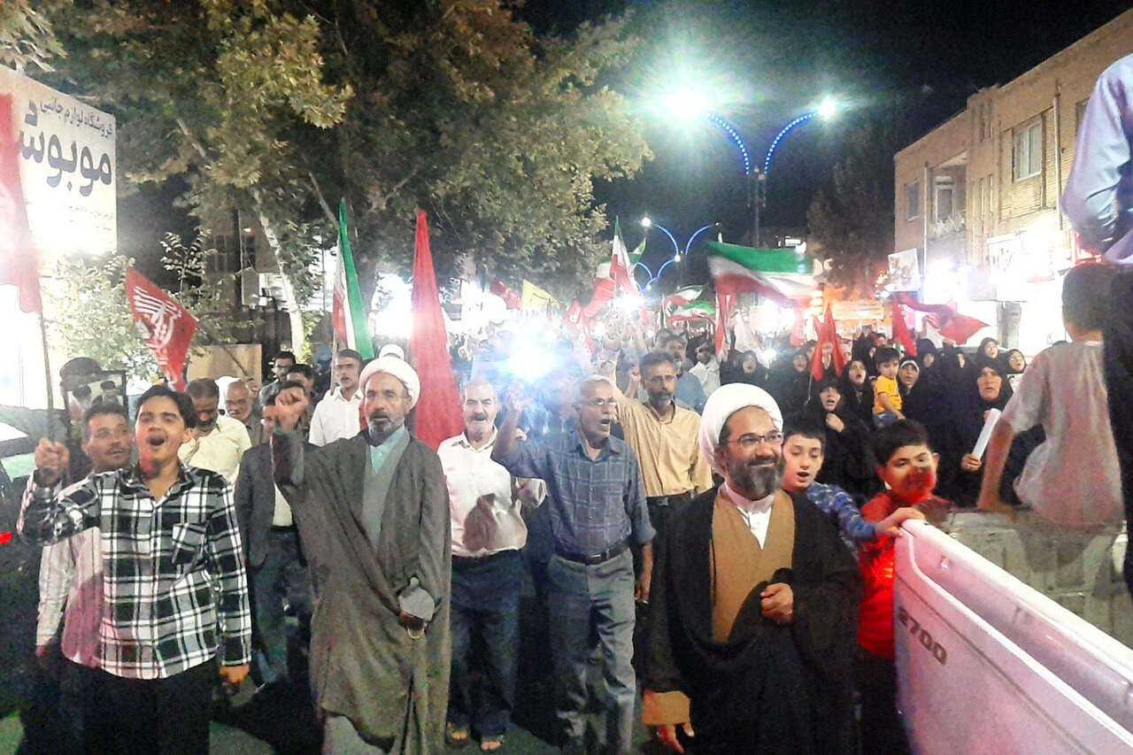 حضور زنان و مردان مجاهد کاشمری در شب ۲۰۰ تجمعات خیابانی حضور زنان و مردان مجاهد کاشمری در شب ۲۰۰ تجمعات خیابانی
