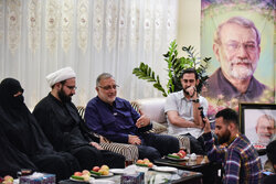 دیدار اصحاب رسانه با خانواده شهید لاریجانی