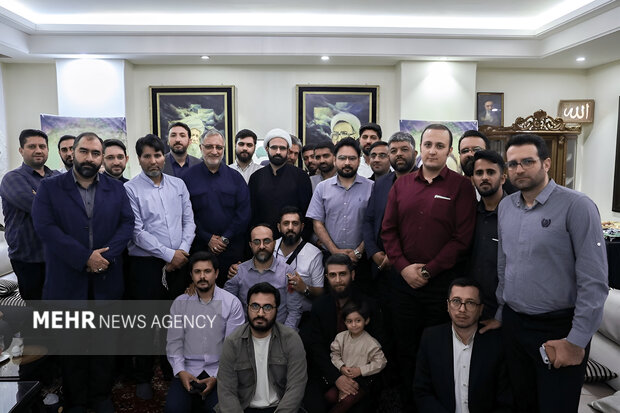 دیدار اصحاب رسانه با خانواده شهید لاریجانی