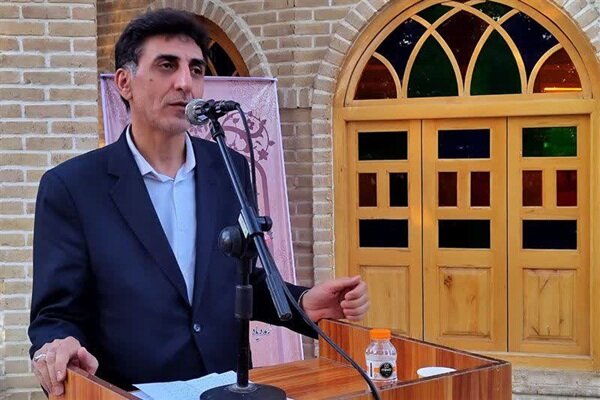 ادبیات فارسی در طول تاریخ در انسجام اجتماعی نقش آفرین بوده است