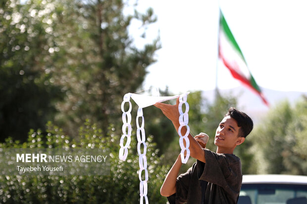 جشنواره پرواز بادبادک ها به یاد شهدای میناب در همدان