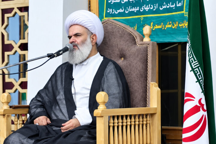 تاج: شیعه واقعی باید در عمل پای نصرت اهل‌بیت (ع) بایستد